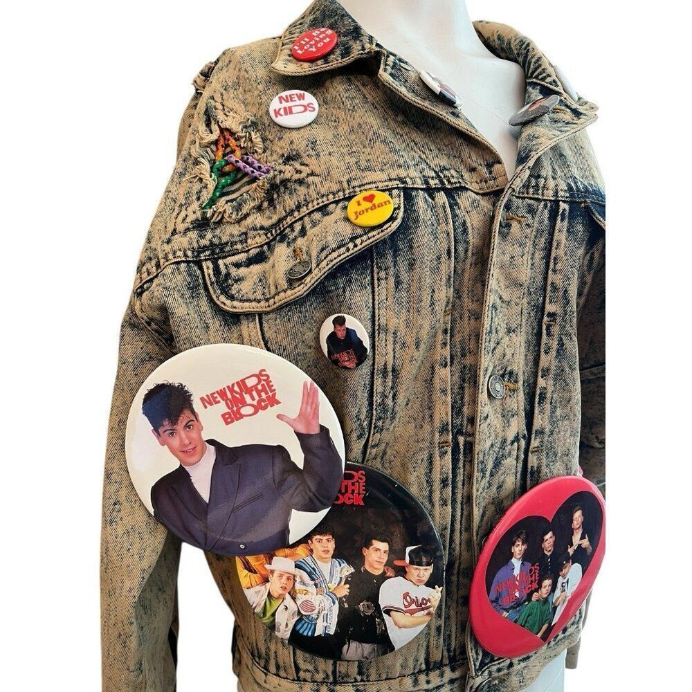 Small Acid Wash Denim Jacket Lot of 26 New Kids on The Block Buttons Donnie Joey - Picture 3 of 16